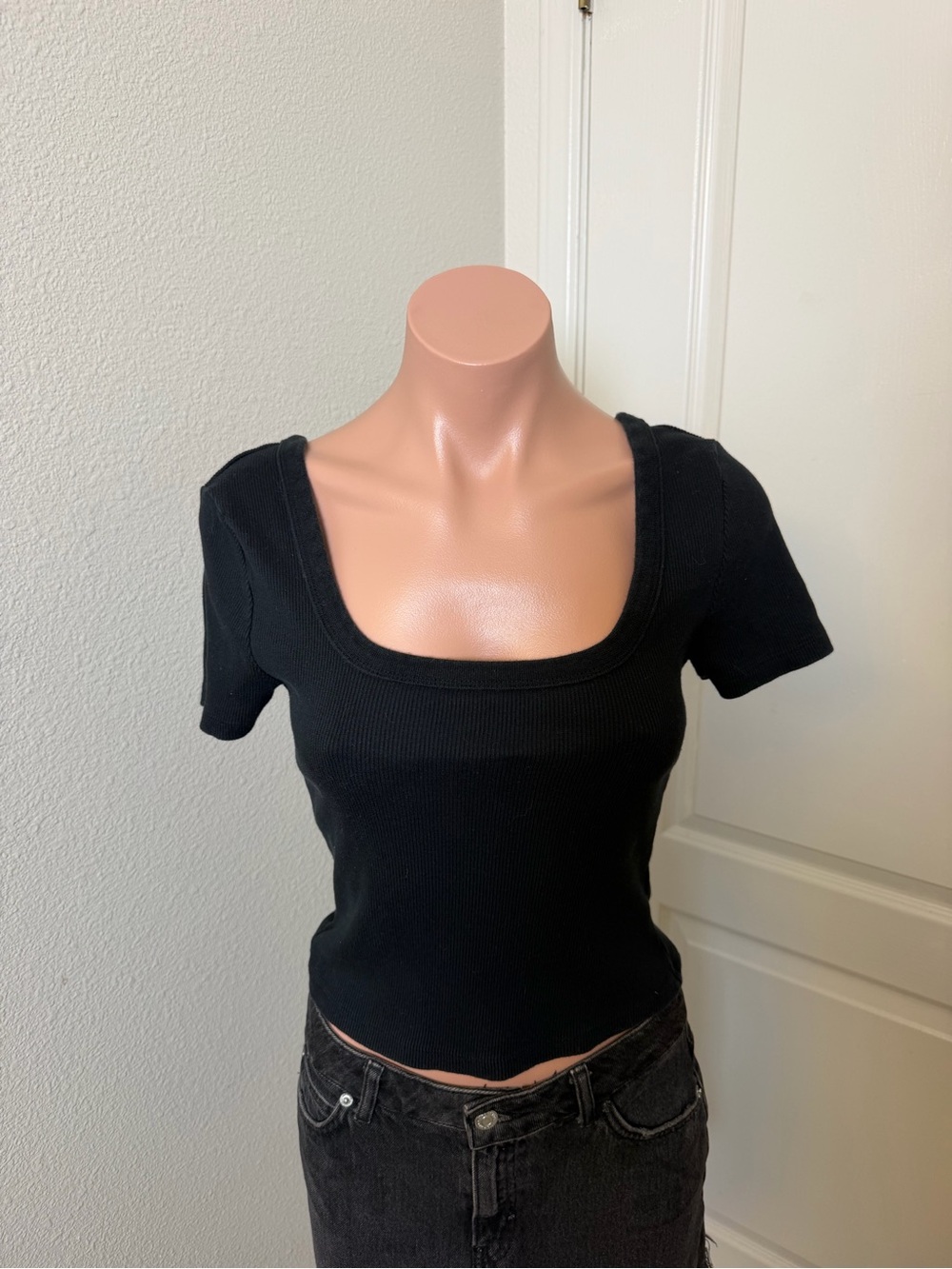 Universal Thread Black Square Neck Short Sleeve Women’s Top